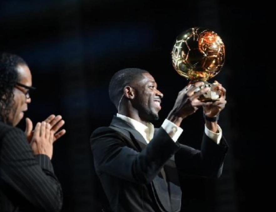 奖的竞争当, 拥抱祝贺