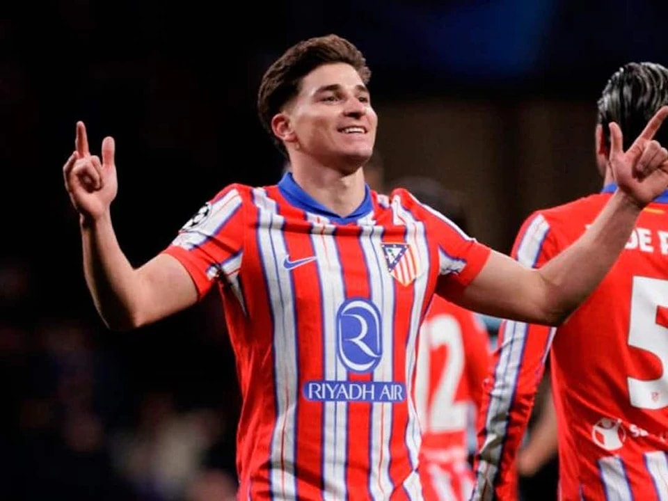 周末首次亮, 胡利安 周末首次亮, 胡利安