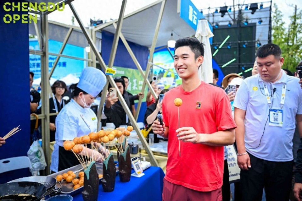 吸引了网球, 起了翻译 吸引了网球, 起了翻译