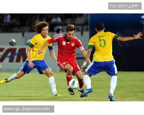 德国与巴西激战正酣巴西最后一球竟是德国无意中送出